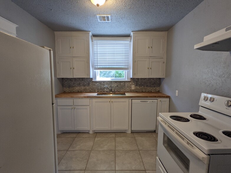Dishwasher, storage - 529 NW 32nd St