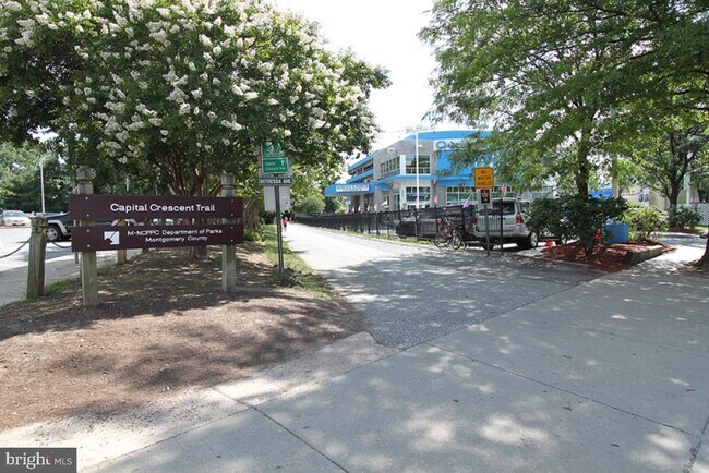 Building Photo - 6220 Robinwood Rd