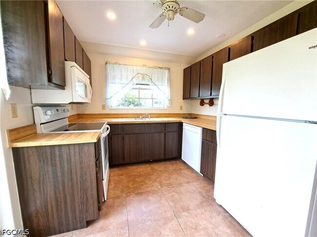 Building Photo - 10525 Putnam Ct