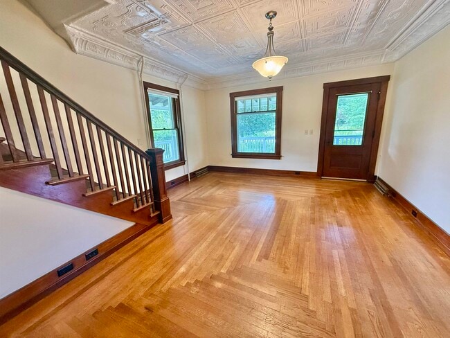 Building Photo - 282 Highland Ave