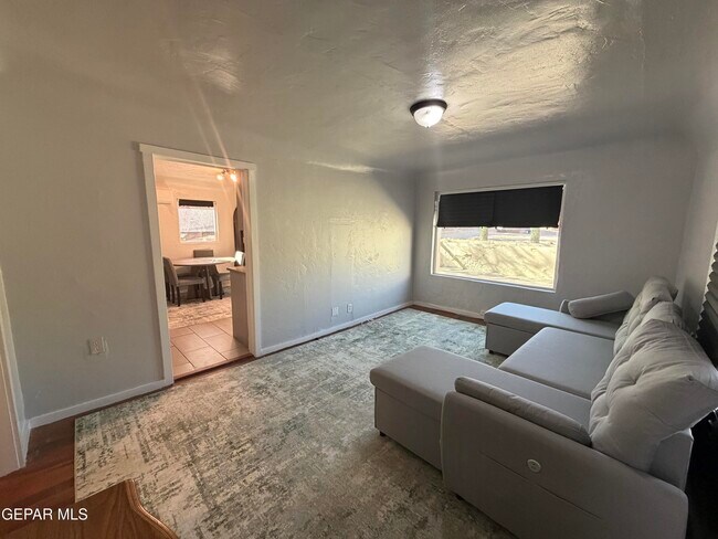 Building Photo - 2618 Idalia Ave