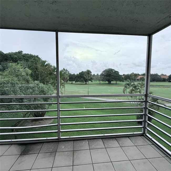 Building Photo - 3980 Oaks Clubhouse Dr