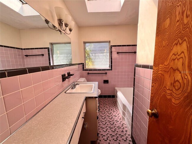 Building Photo - 3607 Squire Ln