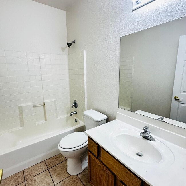 Building Photo - 949 S Racine Ln