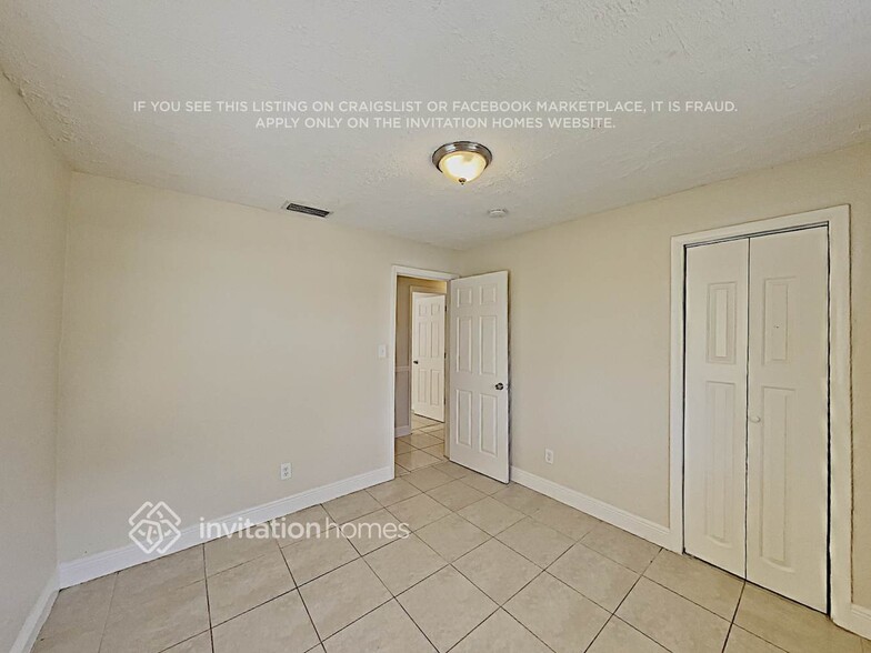 Building Photo - 4888 Prince Dr