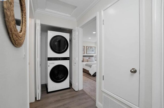 Building Photo - Gary VIlla