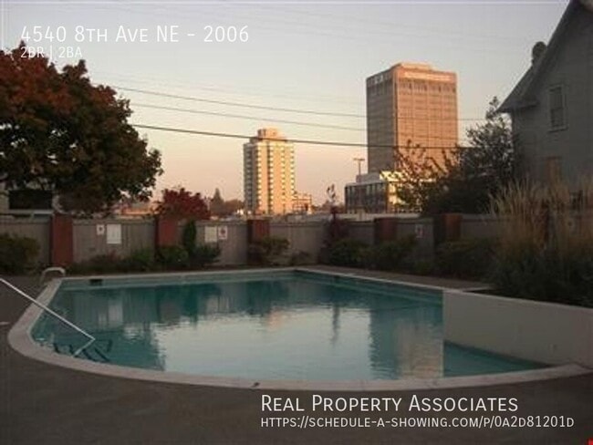 Building Photo - 4540 8th Ave NE