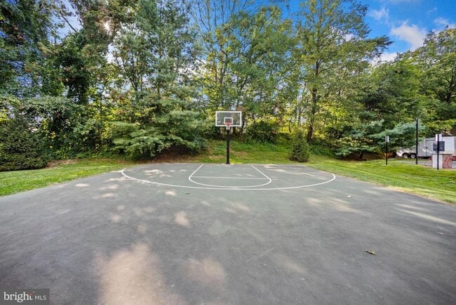 Building Photo - 307 Yoakum Pkwy