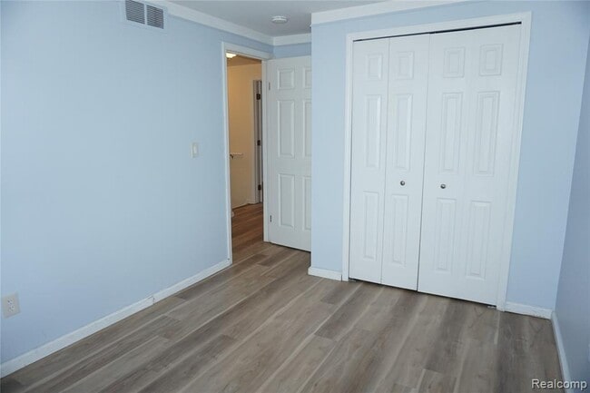 Building Photo - 37680 Charter Oaks Blvd