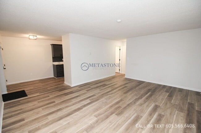 Building Photo - 308 S Lewis Ave