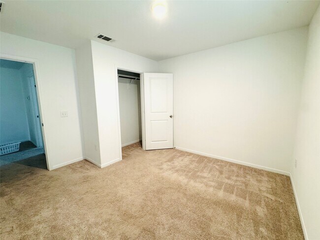 Building Photo - 1040 Greenshank Dr