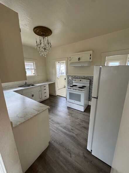 Kitchen - 102 N 14th St