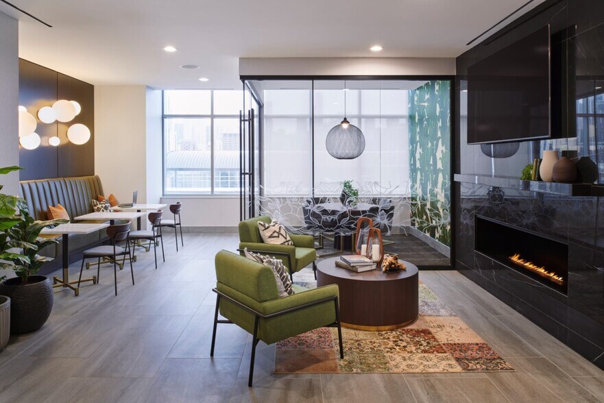 Building Photo - 300 W Hill St