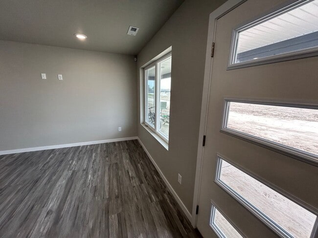 Building Photo - Exquisite 3-Bedroom Home with Modern Elegance and a Great Location!!