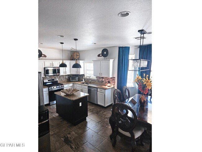 Building Photo - 14446 Jasmin Maribel Dr
