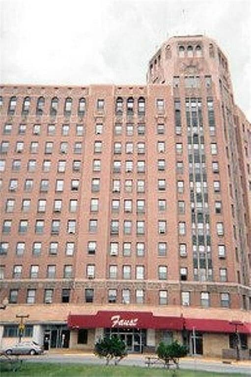 Primary Photo - 630 E State St