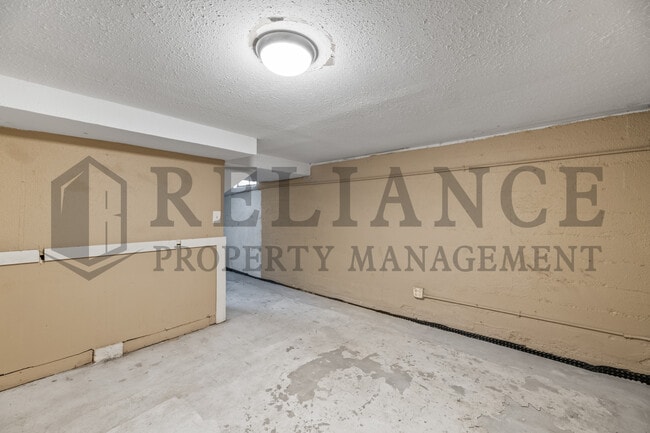 Building Photo - 2118 E 1st St N