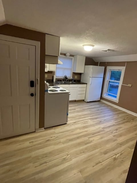 Kitchen - 162 Russell Rd