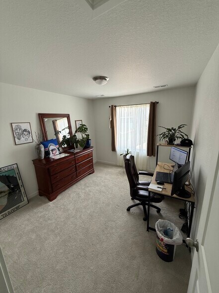 Building Photo - 535 Cottonwood Ave