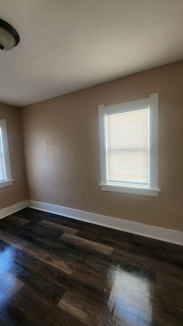 Building Photo - 2 Bed 1 Bath