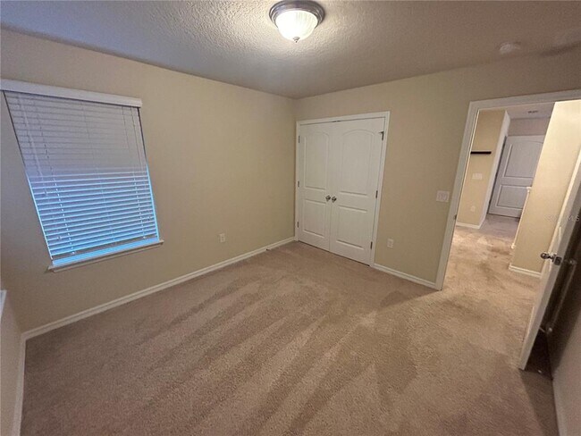 Building Photo - 8137 Lakeview Crossing Dr