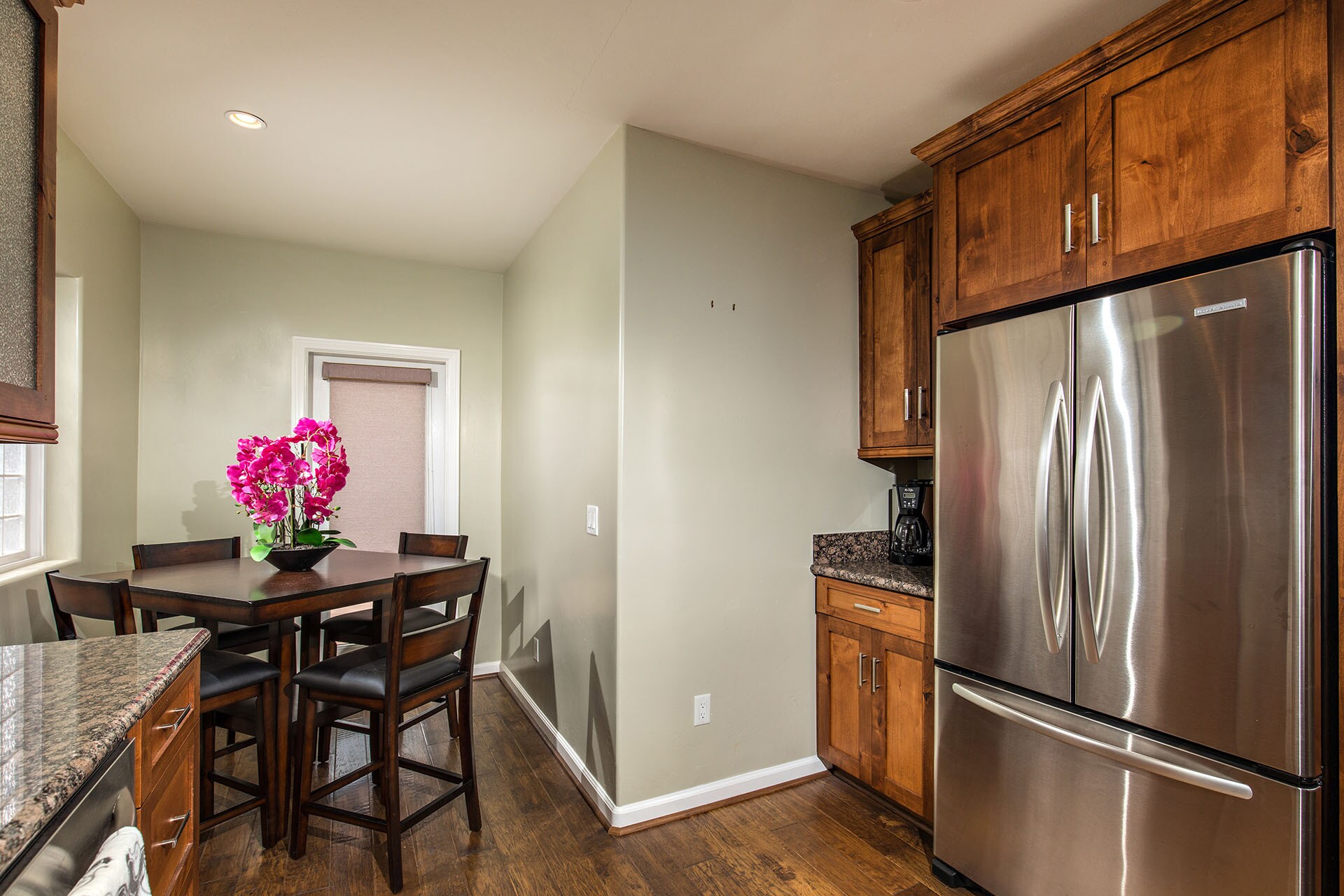 Building Photo - 3572 4th Ave