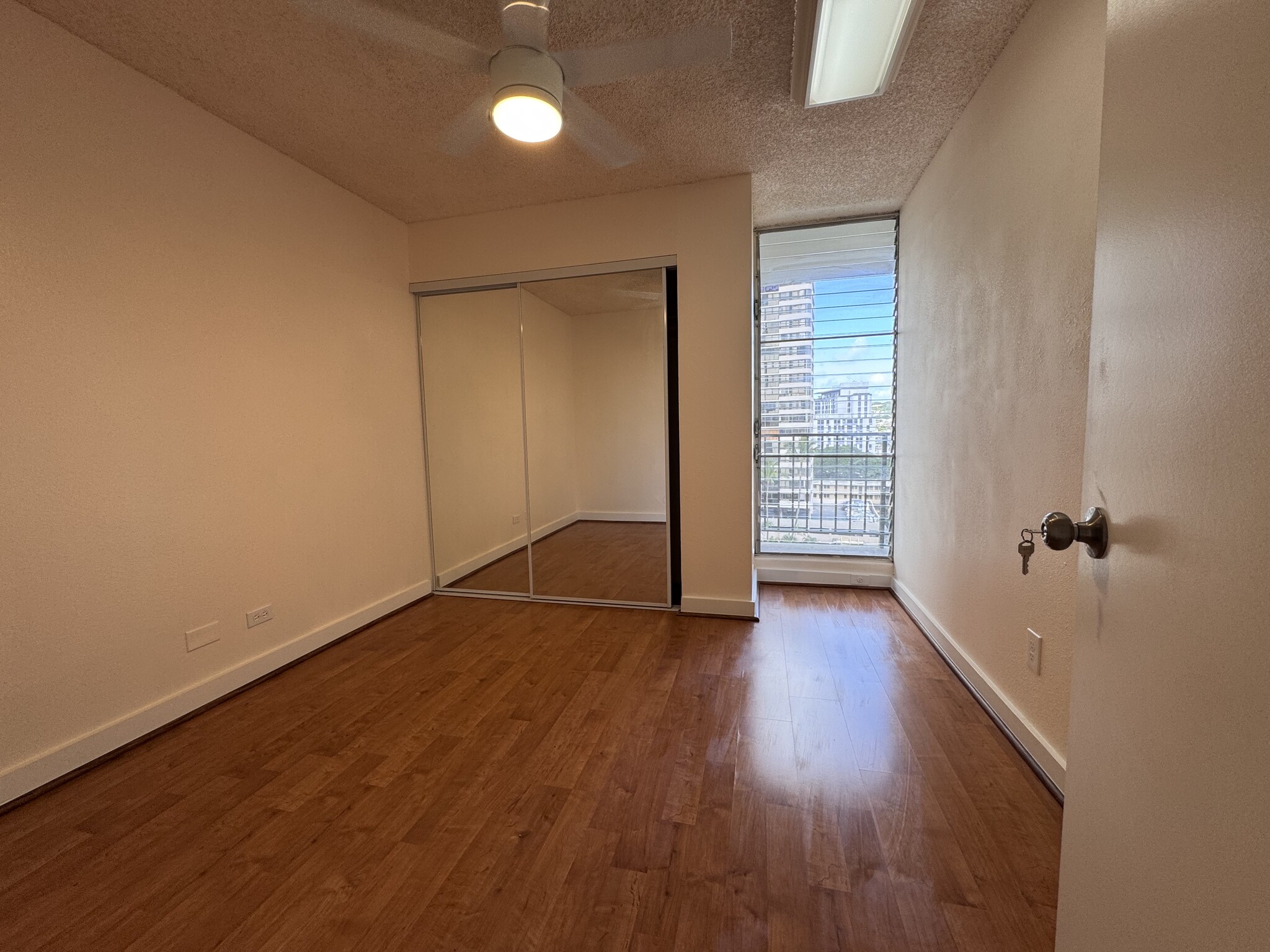 Guest Bedroom - 2754 Kuilei St