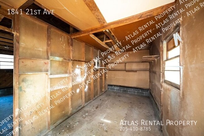 Building Photo - 1841 21st Ave