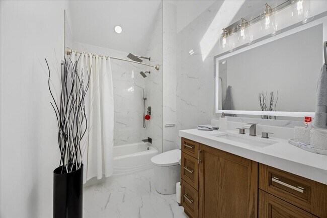 Building Photo - 9200 Falling Waters Dr W