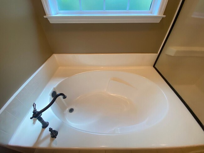 Building Photo - 4301 Kenilworth Cir