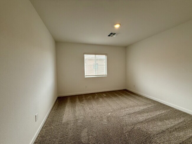 Building Photo - 3 BED 2.5 BATH 2 BALCONY 2 CAR GARAGE TOWNHOUSE IN HENDERSON FOR RENT!!