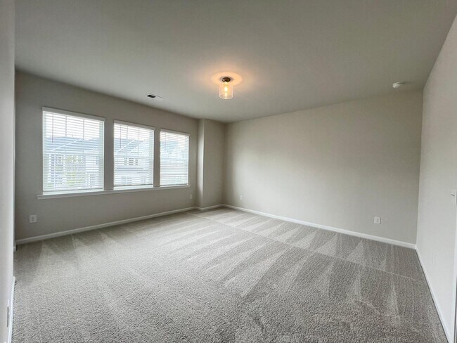 Building Photo - 8947 Nettleton Ave