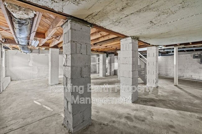 Building Photo - 932 5 Mile Rd