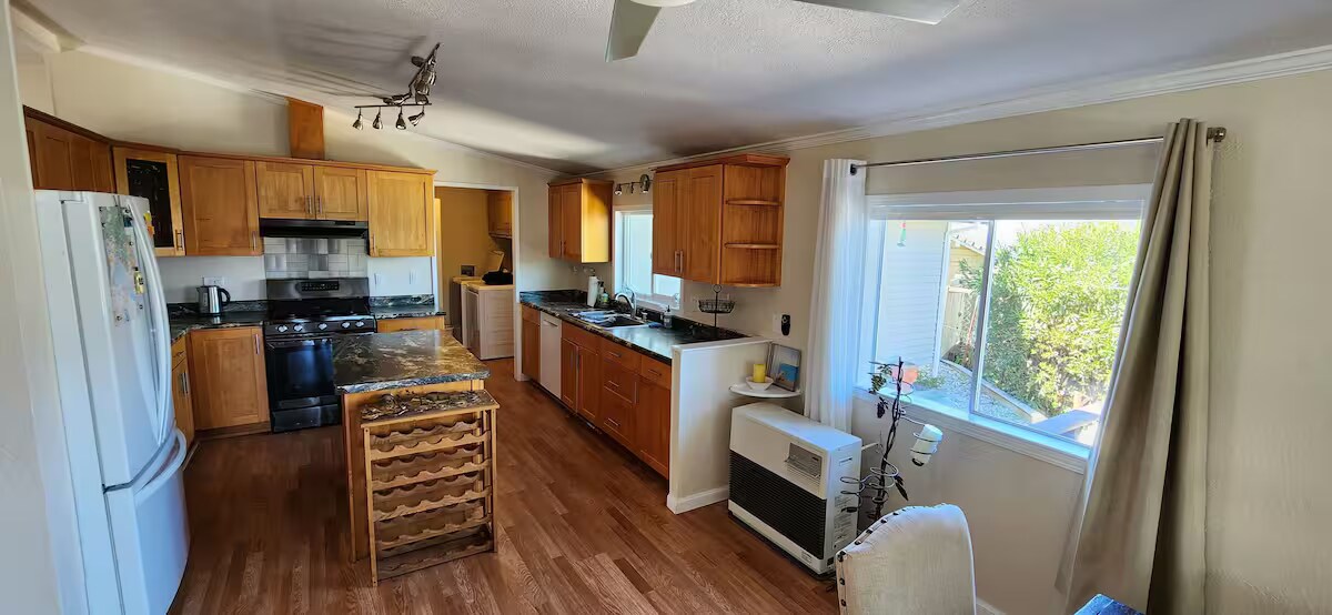 Kitchen - 2844 Marina View Dr