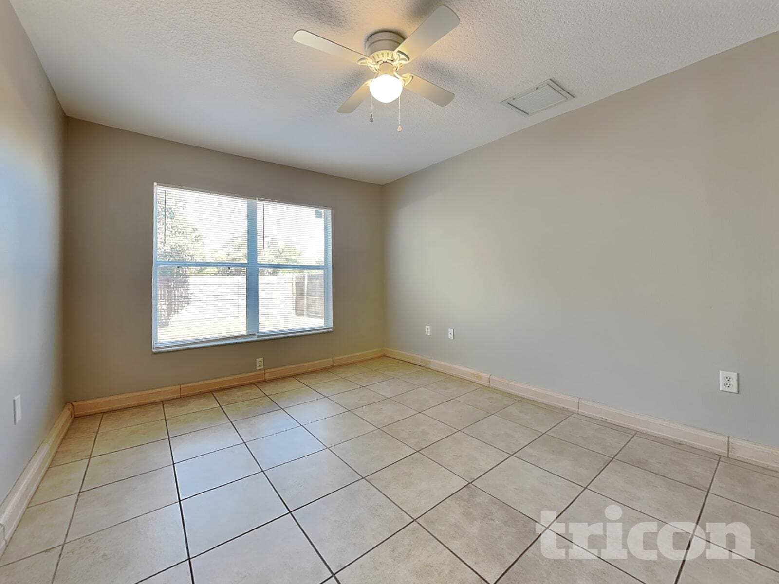 Building Photo - 10221 Summerview Cir