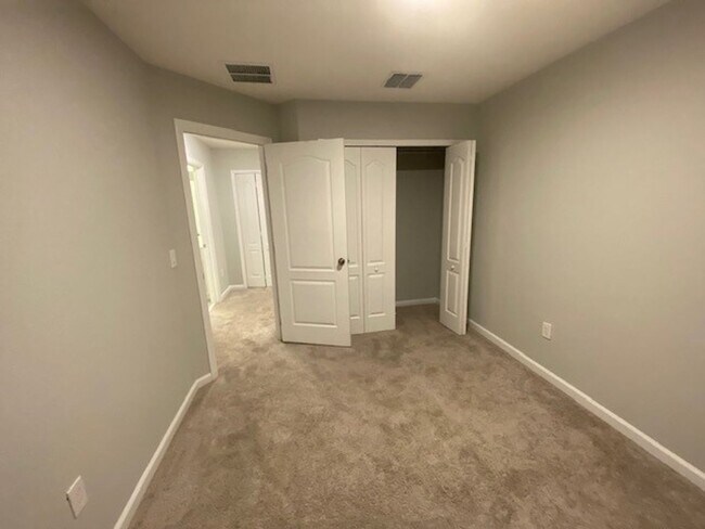 Building Photo - 3 Bedroom 2.5 Bath Townhouse in Eden at Cr...