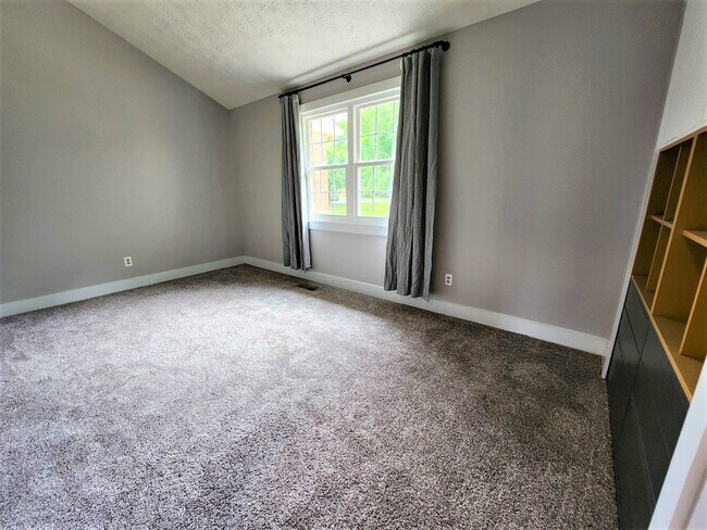 Building Photo - COMING SOON... Beautiful 2BR/1.5BA Townhouse in Hermitage Meadows!