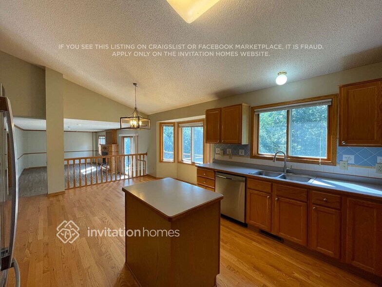 Building Photo - 13470 Dellwood Way