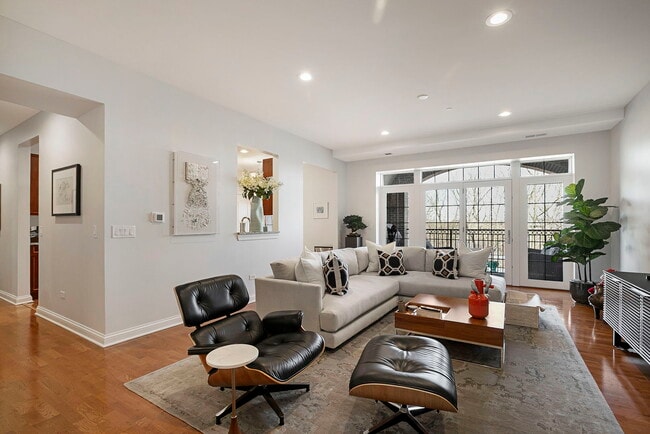 Building Photo - 1800 Amberley Ct