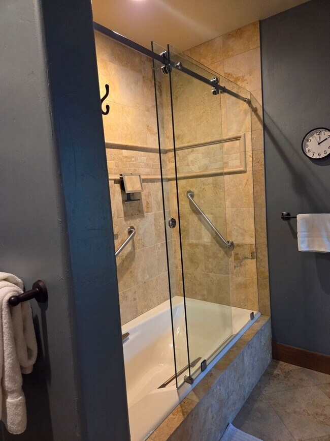 Building Photo - Franklin Crossing Building Condominium