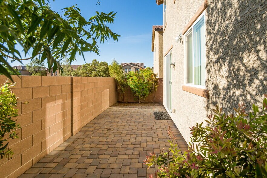 Building Photo - 7914 Port Charles Ct