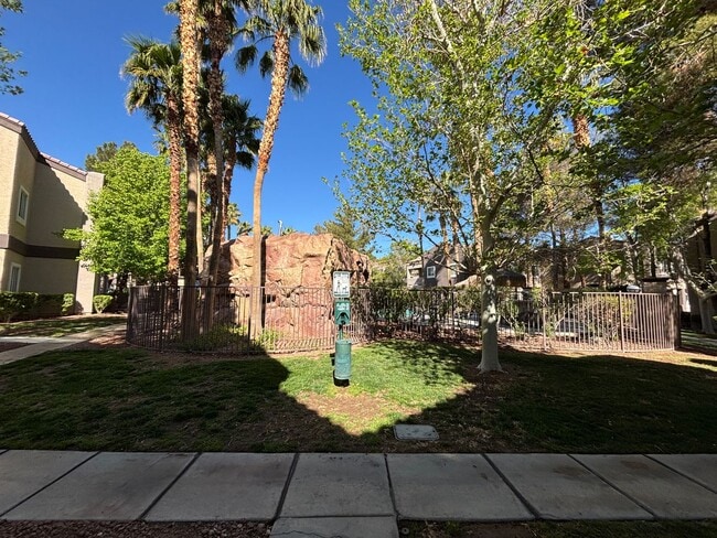 Building Photo - Gorgeous 2Bed/2Bath/2Car Garage, 2nd-Story Condo located in the West part of the valley— Enjoy Re...