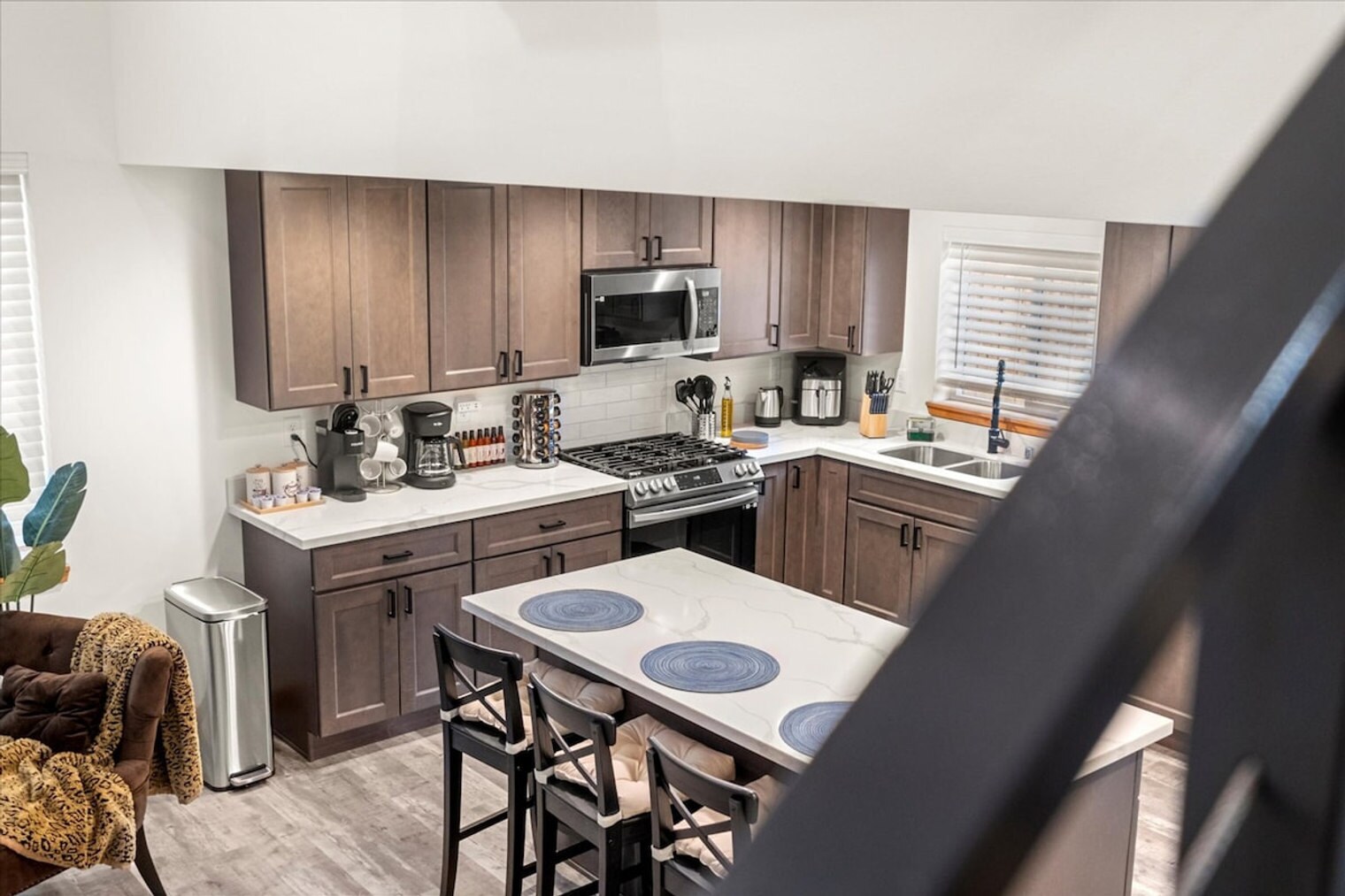 Building Photo - 123 Mowich Way