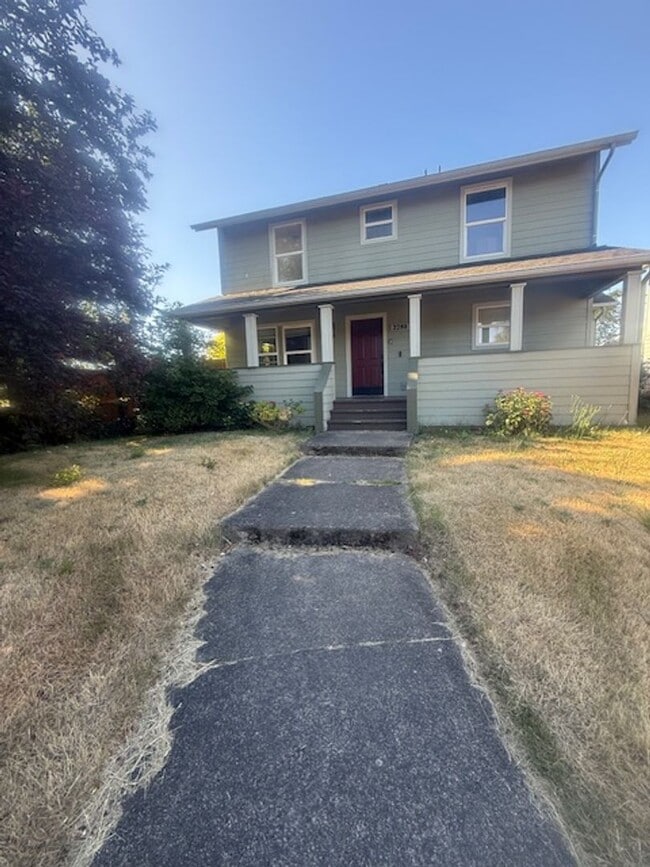 Building Photo - Beautiful West Eugene Home