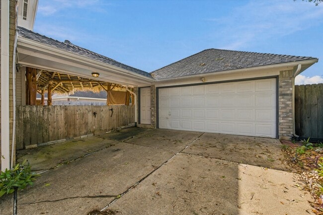 Building Photo - 4704 Broadmoor Dr