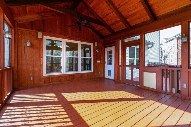 Building Photo - 808 Callahan Pl