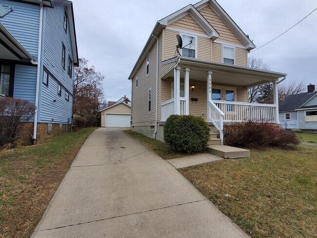 Building Photo - 3589 E 106th St