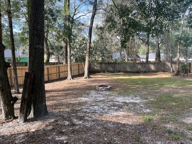Building Photo - Nicely remodeled 4 bedroom 2 bath home In Hickory Forest