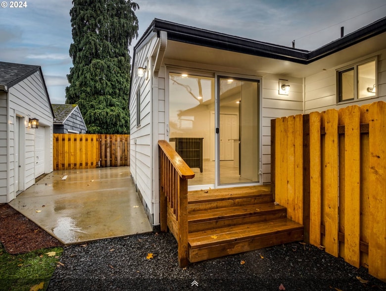 backdoor - 3805 E 11th St