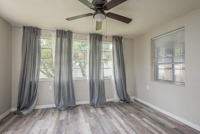 Building Photo - 5646 Festivo Dr